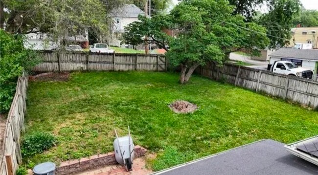 Fenced in back yard - 3229 Renick St
