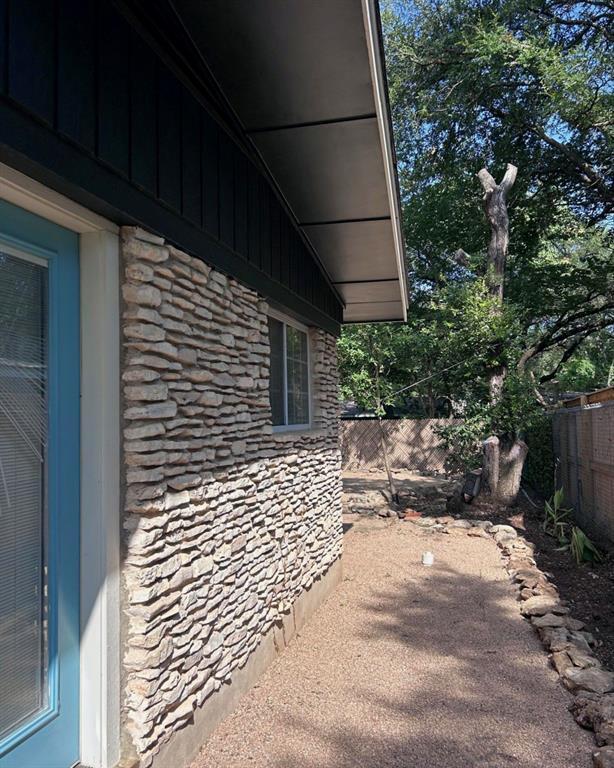 Building Photo - 439 Brady Ln