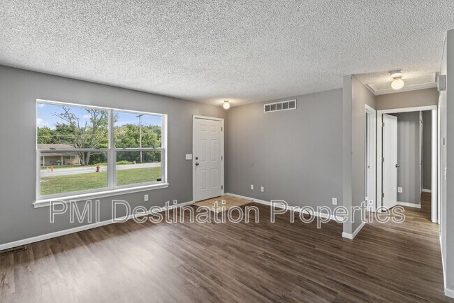 Foto del edificio - 8580 Kill Creek Rd