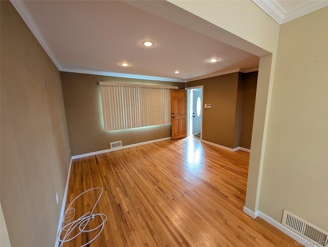 Building Photo - 23 Colonial Dr