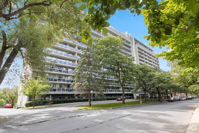 Building Photo - Champlain Towers