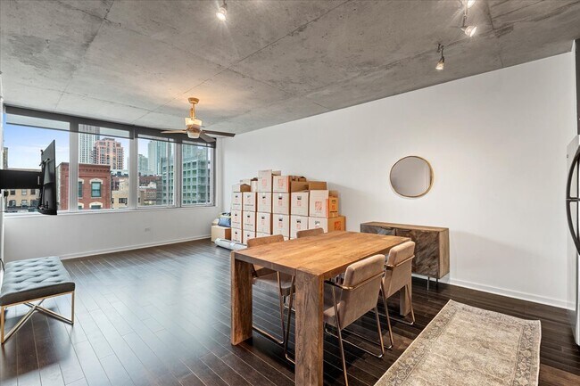 Foto del edificio - 659 W Randolph St