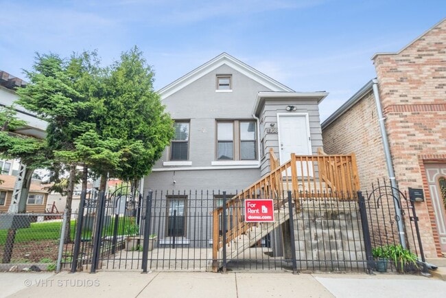 Building Photo - 1708 W Cullerton St