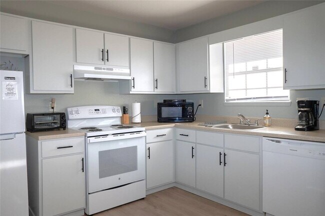 Building Photo - 502 SE B St