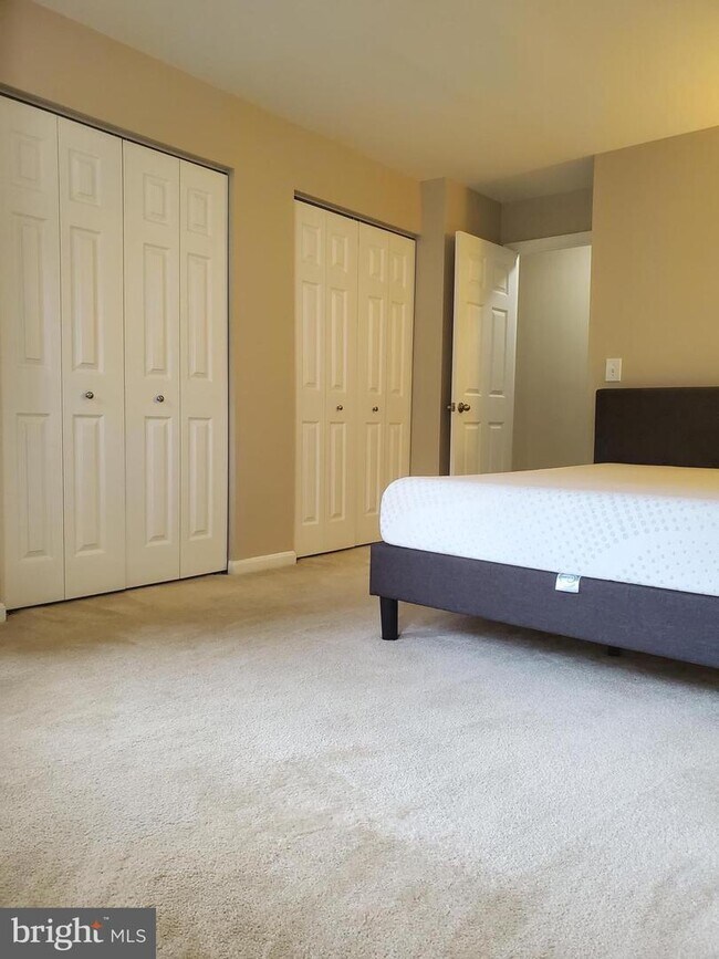 14903 Rydell Rd Unit 204, Centreville, VA 20121 Room for Rent in