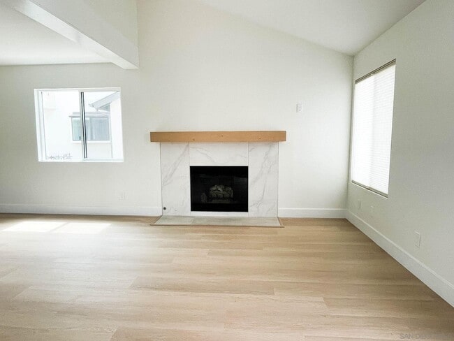 Building Photo - 1093 N Vulcan Ave