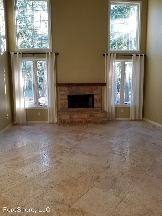 Building Photo - 4 br, 2.5 bath House - 240 Moss Creek Drive