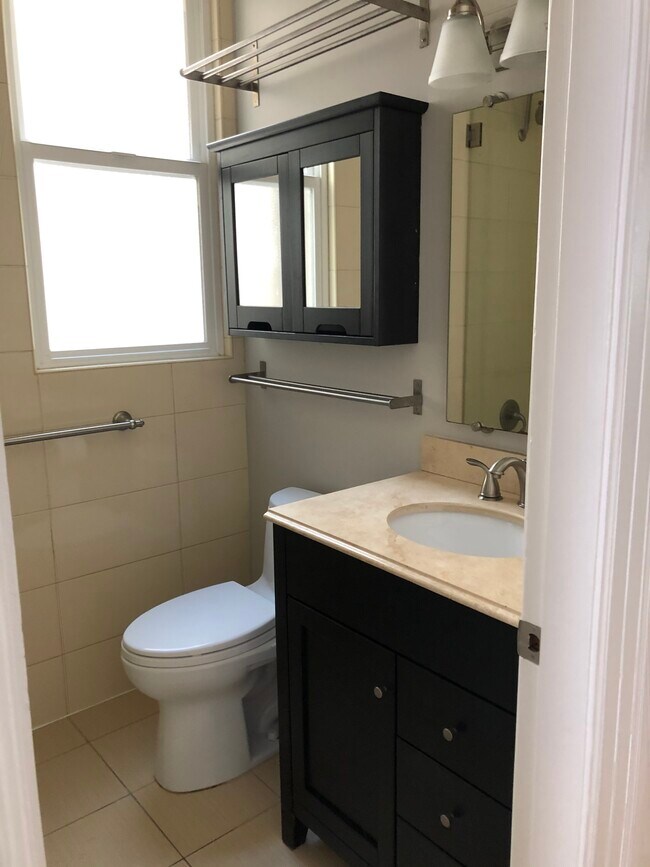 Building Photo - 52 Valparaiso St