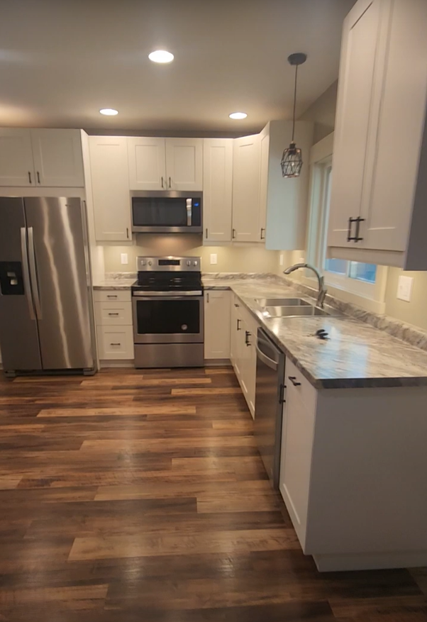 Building Photo - 3 Bedroom, 1 Bathroom Fully Remodeled Home...