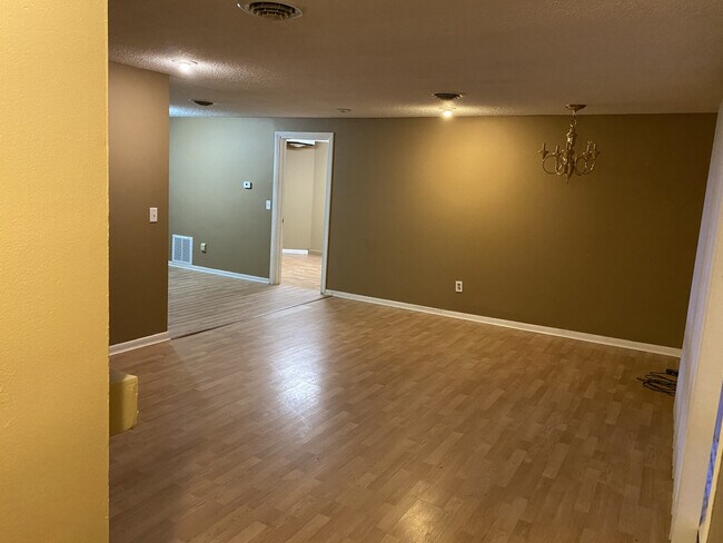 Foto del edificio - 3914 Maplecrest Rd