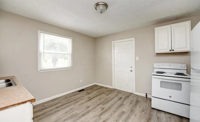 Foto del edificio - 587 S Burgess Ave