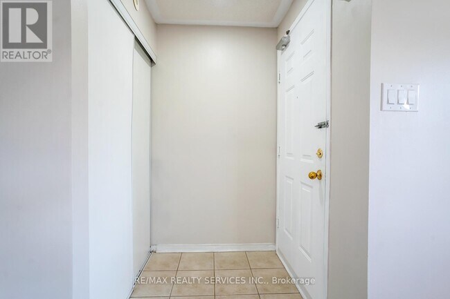 Photo du bâtiment - 4975 Southampton Dr