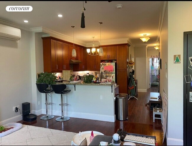 Building Photo - 92 3rd Pl