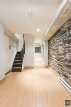 Building Photo - PERRY ST.