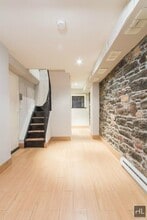 Building Photo - PERRY ST.