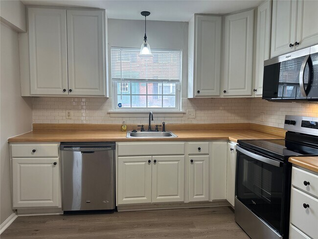 Foto del edificio - 420 Chapel Ridge Dr