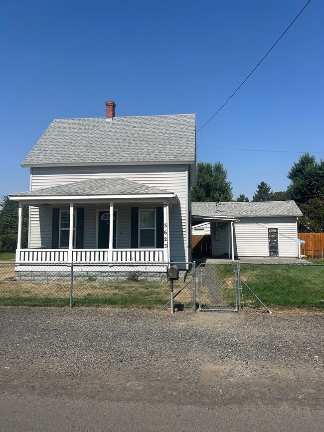 Building Photo - 3623 NE Riverside Ave