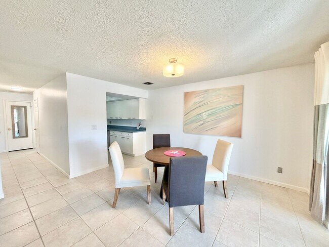 Foto del edificio - ** GLADES COUNTRY CLUB ** 2 BED / 2 BATH - VILLA - BUNDLED GOLF MEMBERSHIP - ANNUAL RENTAL