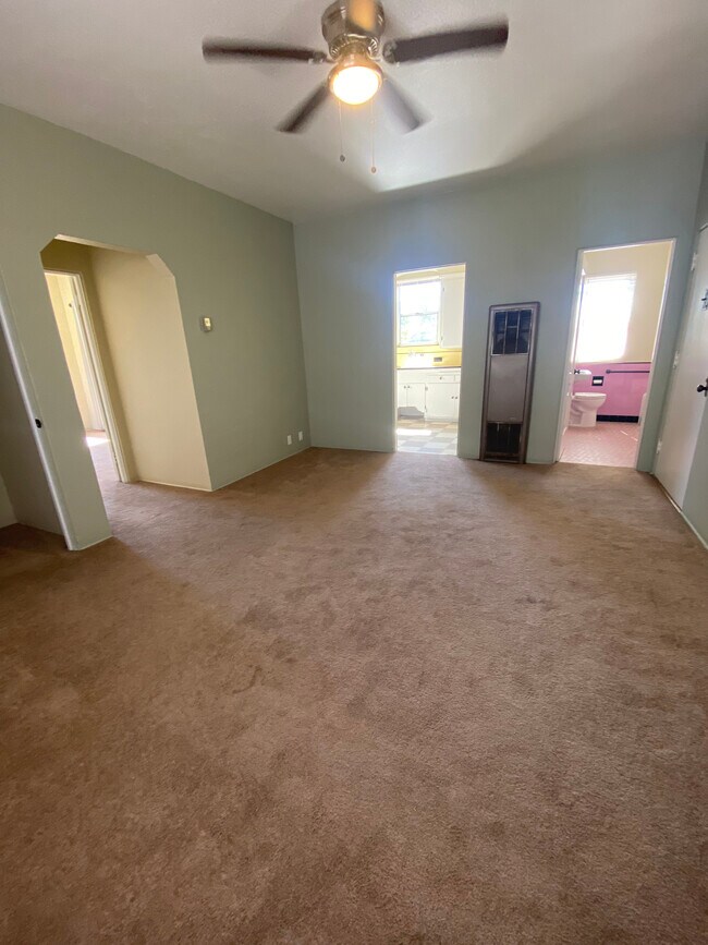 Building Photo - 682 Dutton Ave