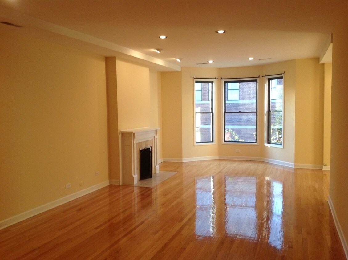 Primary Photo - 15 E Division St