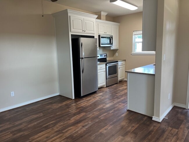 Foto del edificio - 1841 Caroline Ln