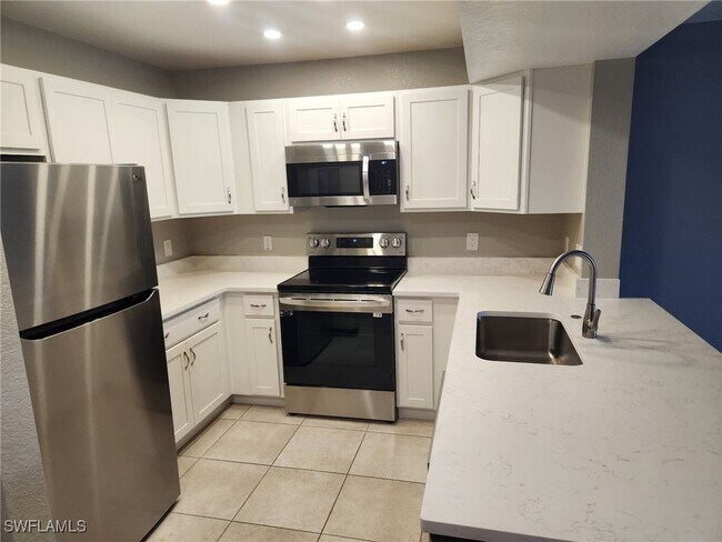 Building Photo - 8284 Key Royal Cir
