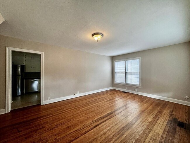 Building Photo - 3810 Brookview Rd