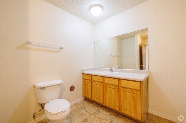 2 habitaciones, 1 baño, 100 m2, baño principal - Taylor Ridge Apartments