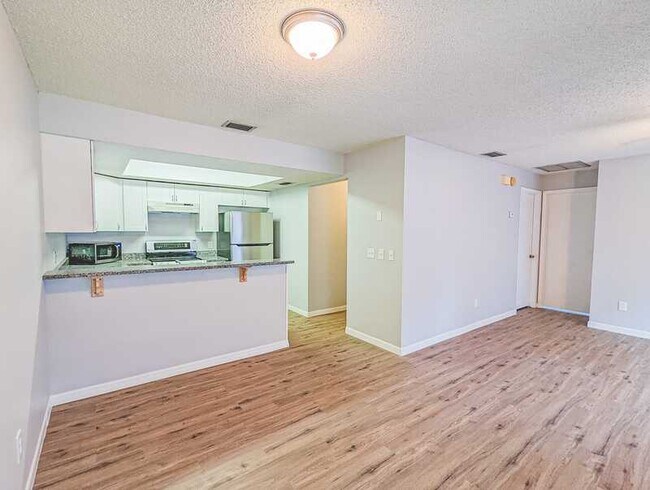 Building Photo - 3202 Bloomingdale Villas Ct