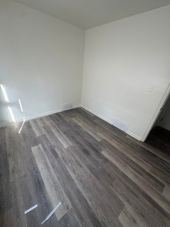 Building Photo - 18955 Hamburg St