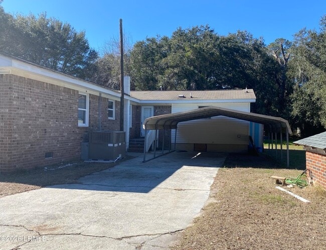 Building Photo - 22 Pine Grove Rd