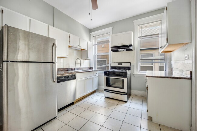 Building Photo - 2941 W Belmont Ave