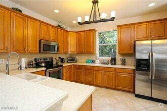 Building Photo - 7864 Stratford Dr