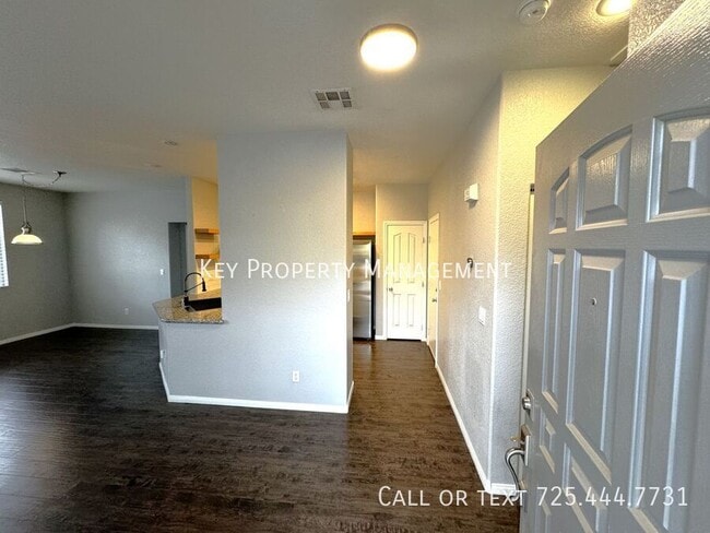 Building Photo - ONE STORY UPGRADED 2 BEDROOM SOLAR-POWERED...