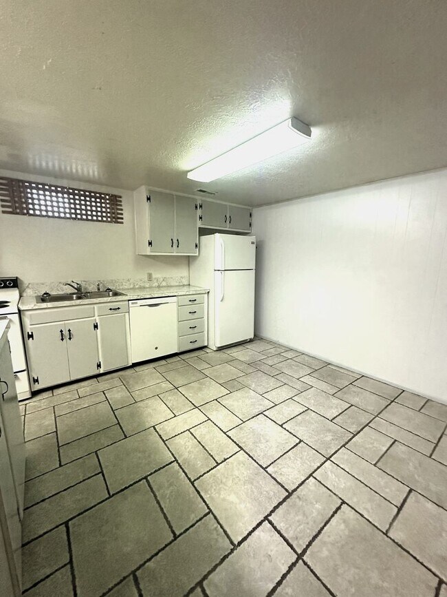 Foto del edificio - 3429 Quincy Ave