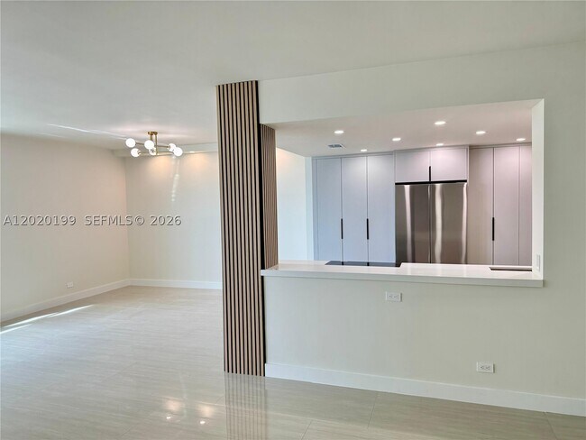 Building Photo - 5055 Collins Ave