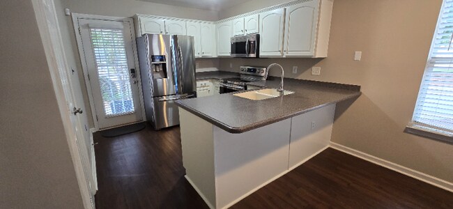 Foto del edificio - 547 Farmborough Ct