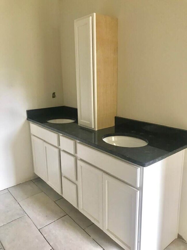 Building Photo - 4167 Lennox Wy