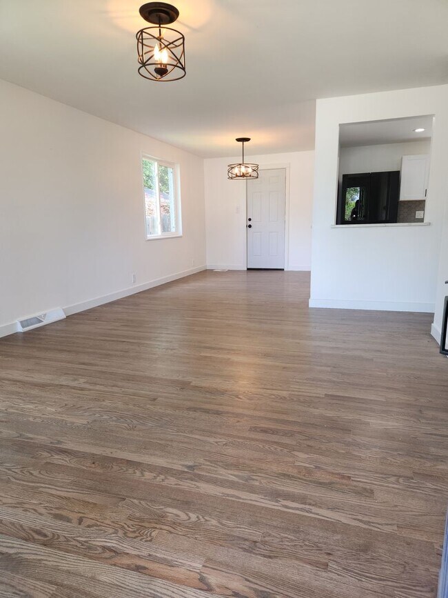 Foto del edificio - Completely renovated Ranch Style home in E...