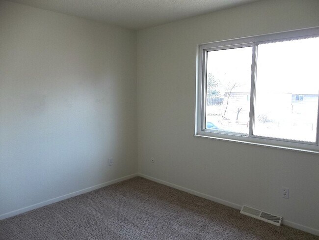 Building Photo - Spacious Berthoud Home with Finished Basement & Detached Shop