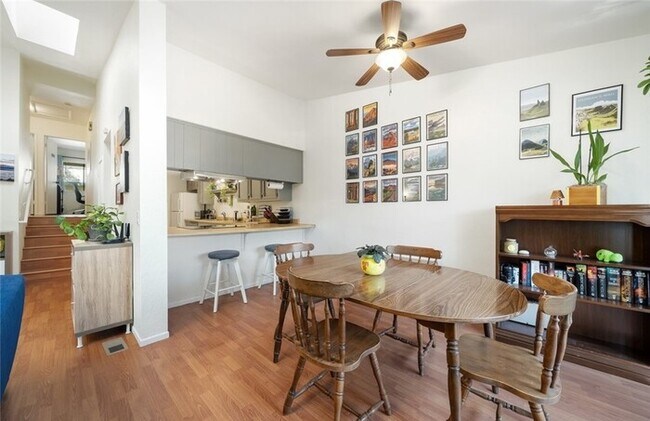Foto del edificio - 2bedr 2bath Lovely light and bright condo