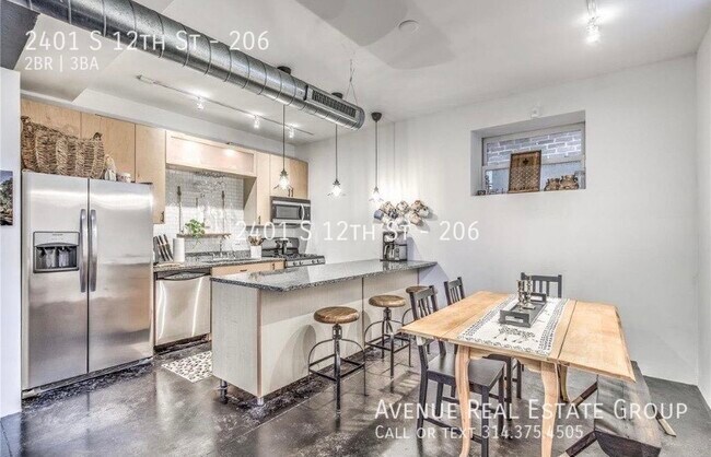 Foto del edificio - Just Listed! - 2401 S 12th St #206