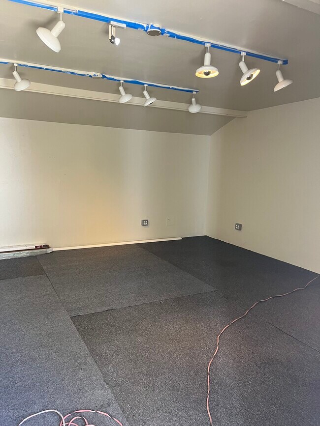 Building Photo - 21216 Velicata St