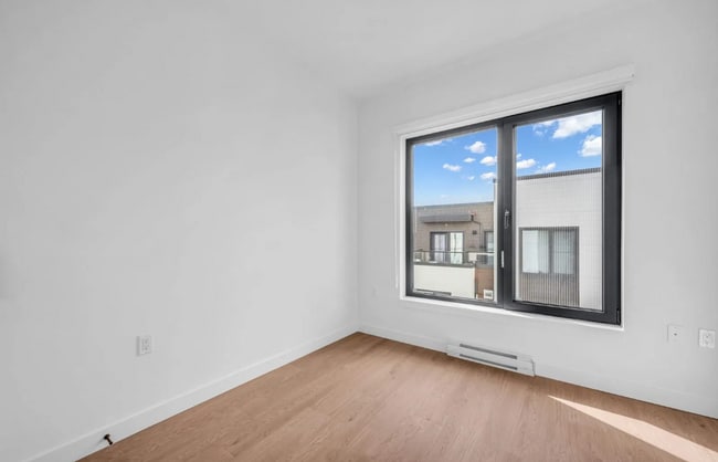 Building Photo - 606 Foster Av