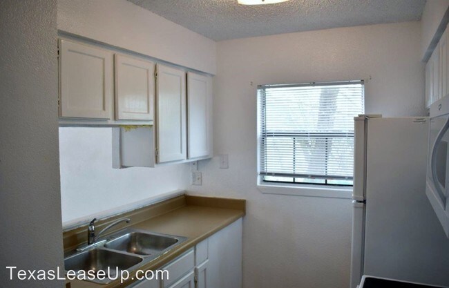 Building Photo - 514 Avondale Ave