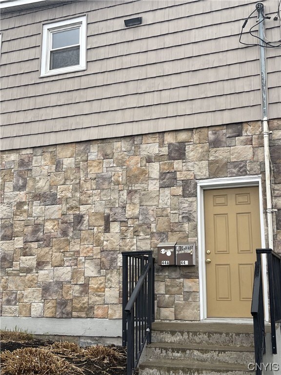 44 Westmoreland St, Whitesboro, NY 13492 Room for Rent in Whitesboro