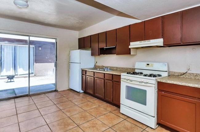 Building Photo - 621 N 30th Pl
