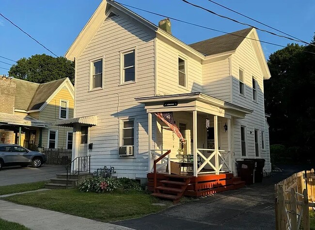 Building Photo - 16 4th Ave
