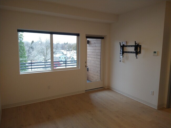 Living Room - 718 W Babcock St