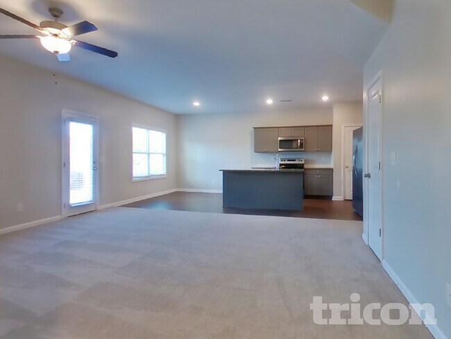 Foto del edificio - 142 Waters Edge Pkwy